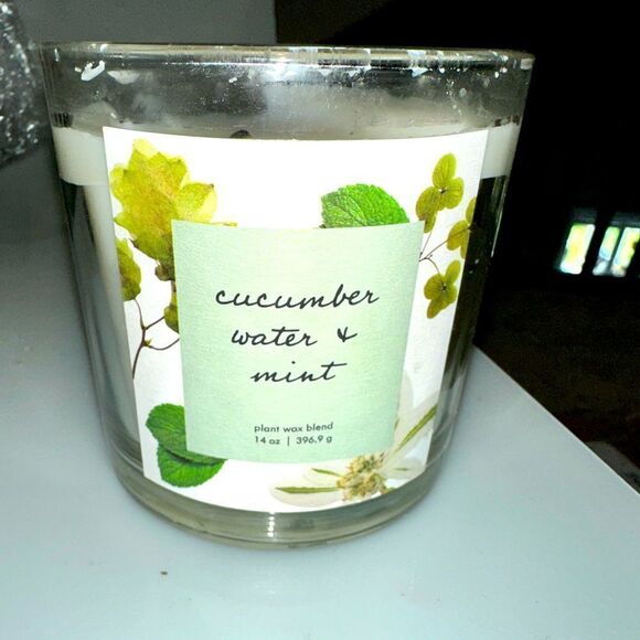 THRESHOLD BRAND CANDLE - Picture 1 of 3
